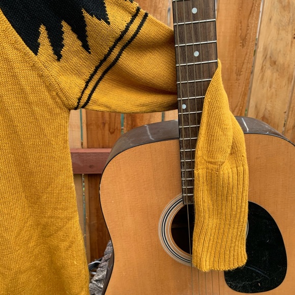 Vintage knit butterscotch sweater. - Picture 4 of 5